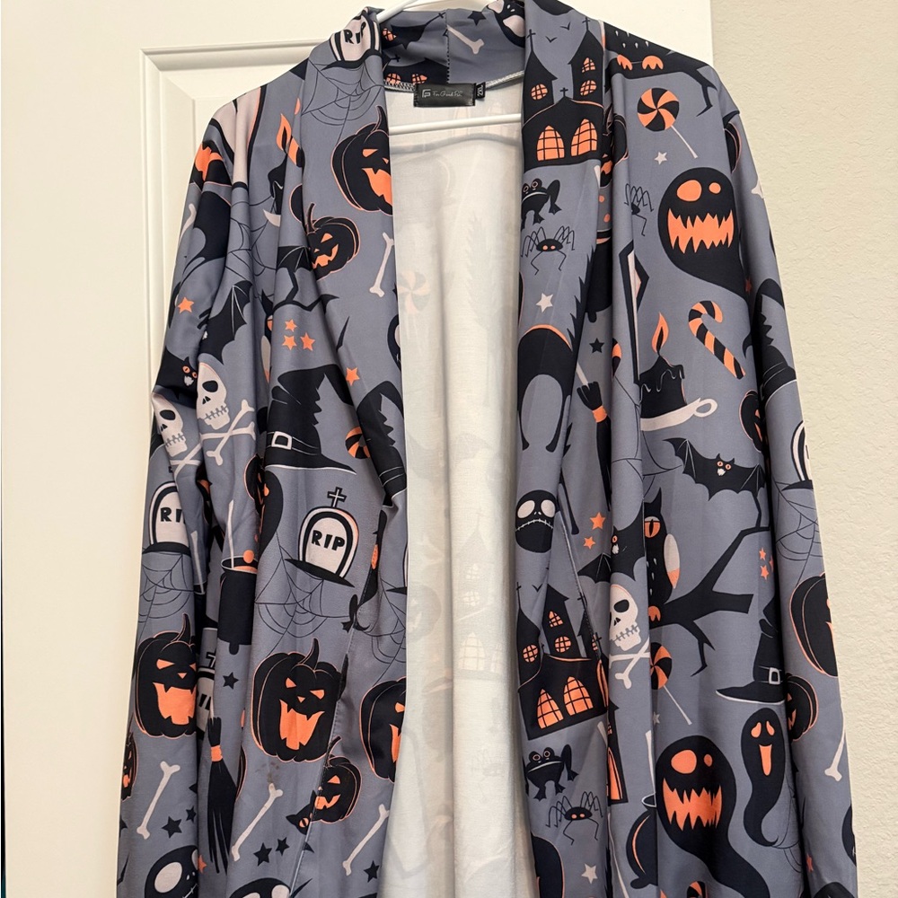 Women’s Halloween Themed Gray long sleeve fly-away kimono with pockets! - 2XL